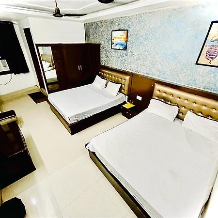 Premium Boston Rooms Family Hotel Agra  Dış mekan fotoğraf