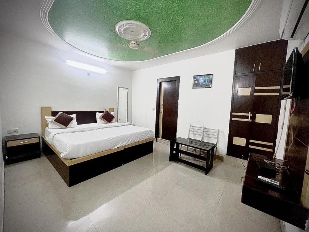 Premium Boston Rooms Family Hotel Agra  Dış mekan fotoğraf