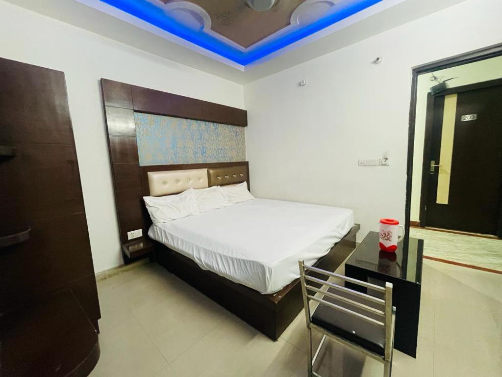 Premium Boston Rooms Family Hotel Agra  Dış mekan fotoğraf